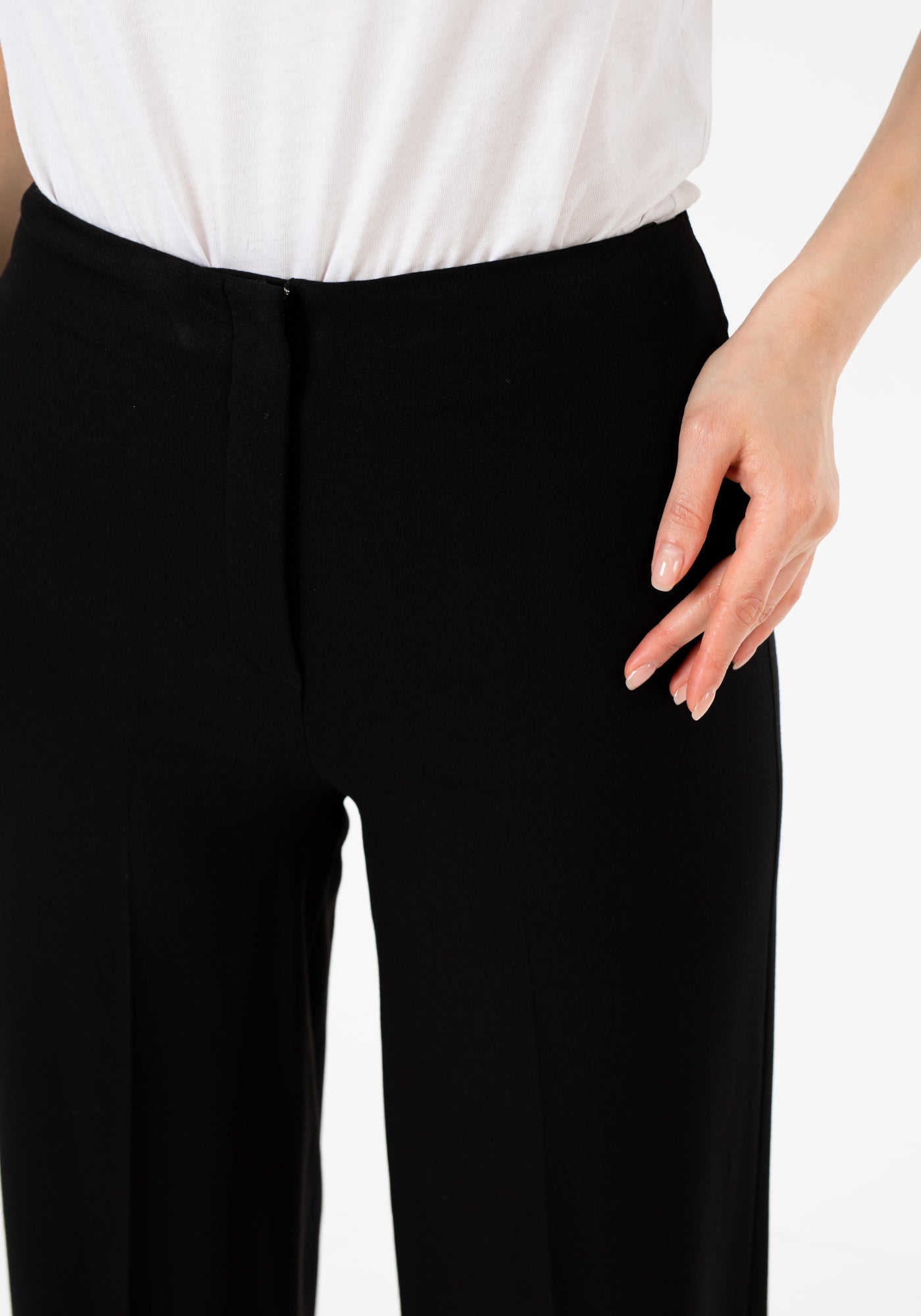 Black Straight-Leg Pants for a Sleek and Stylish Look G-Line