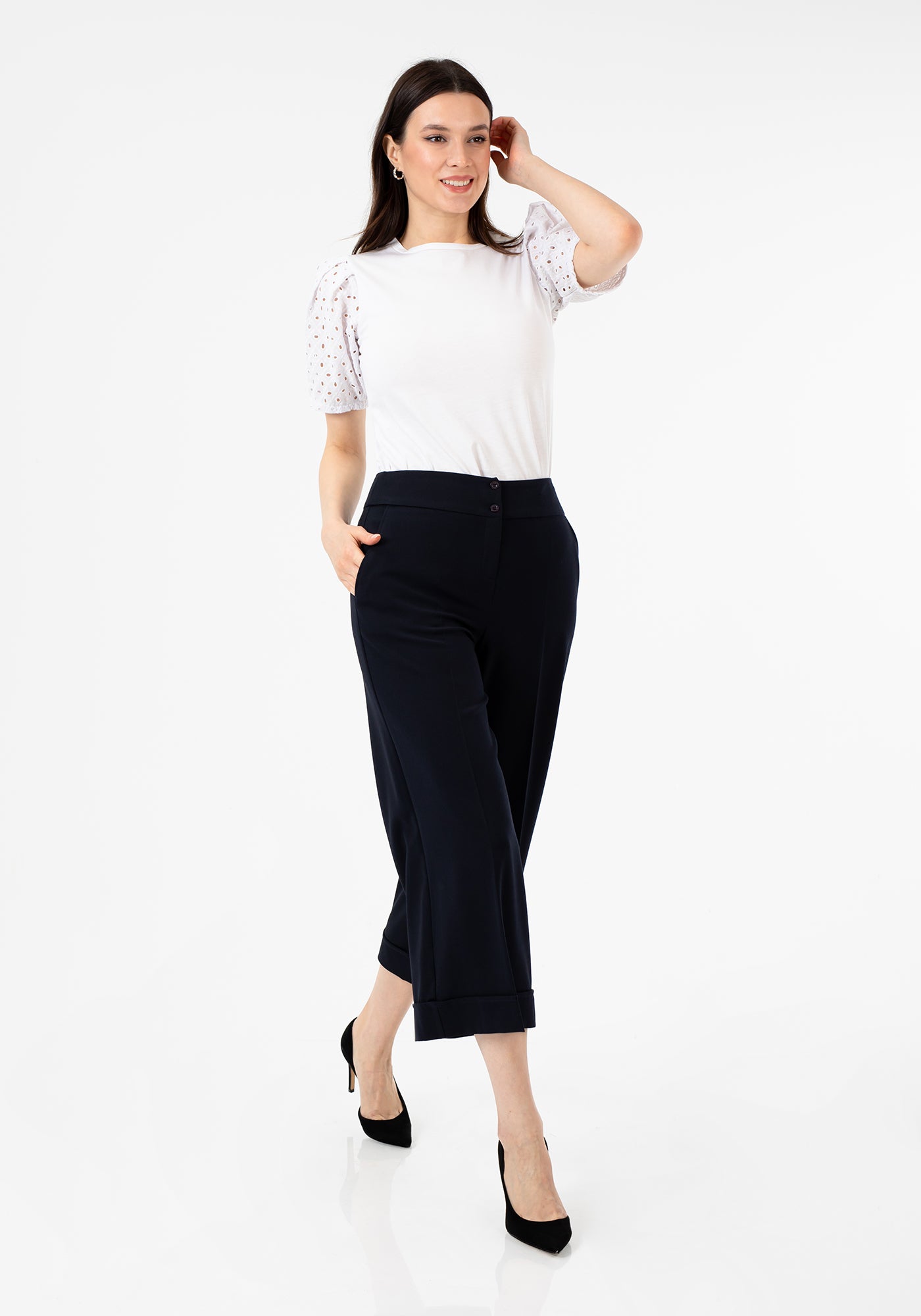 Alice + Olivia Employed Black Pleated Cropped Dress Pants Cuffed Hem  Polyester 0 conbral.com.br