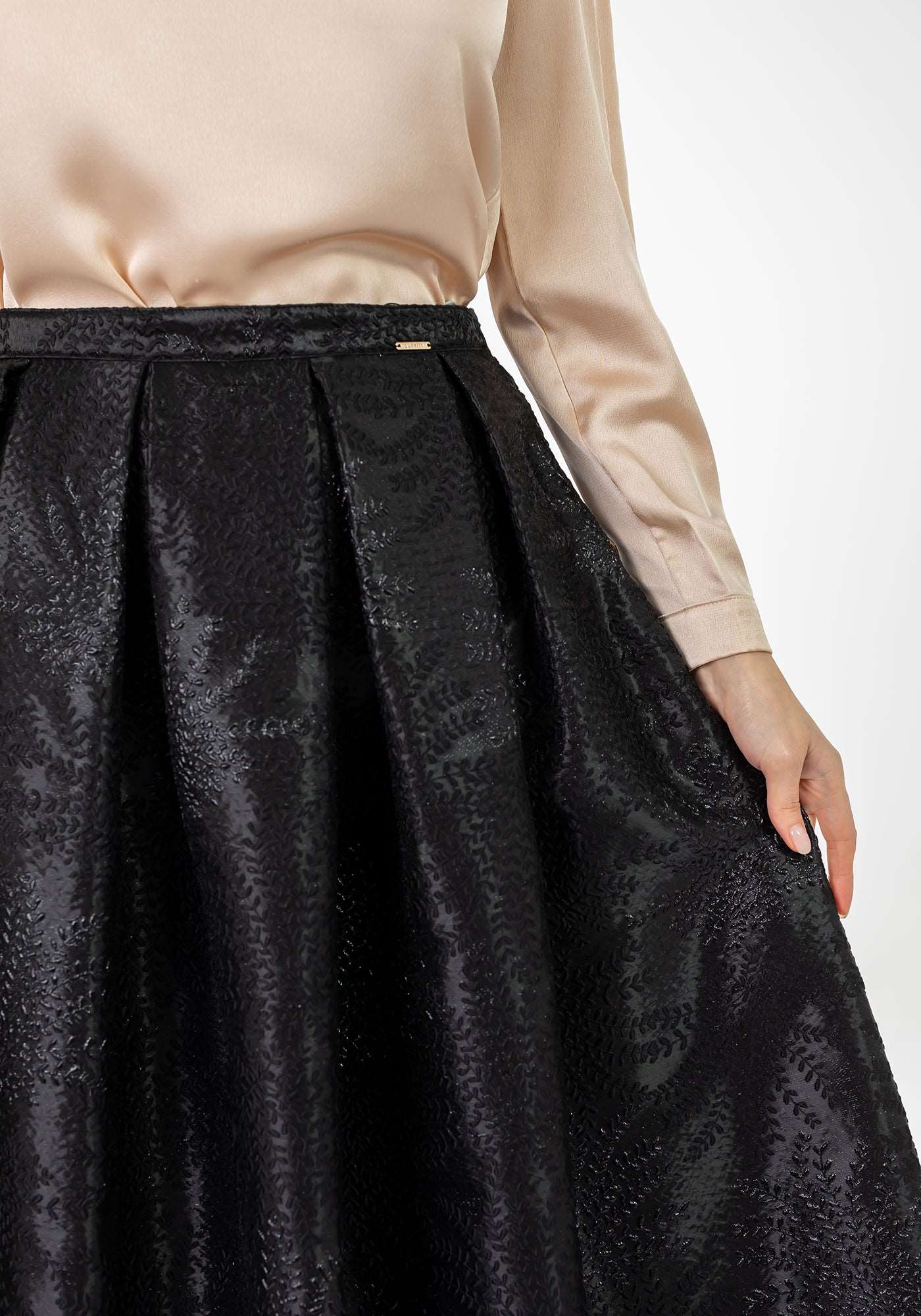 Black Pleated Jacquard A-Line Midi Skirt Guzella