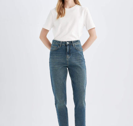 Mom Fit High Waist Skinny Leg Washed Jeans