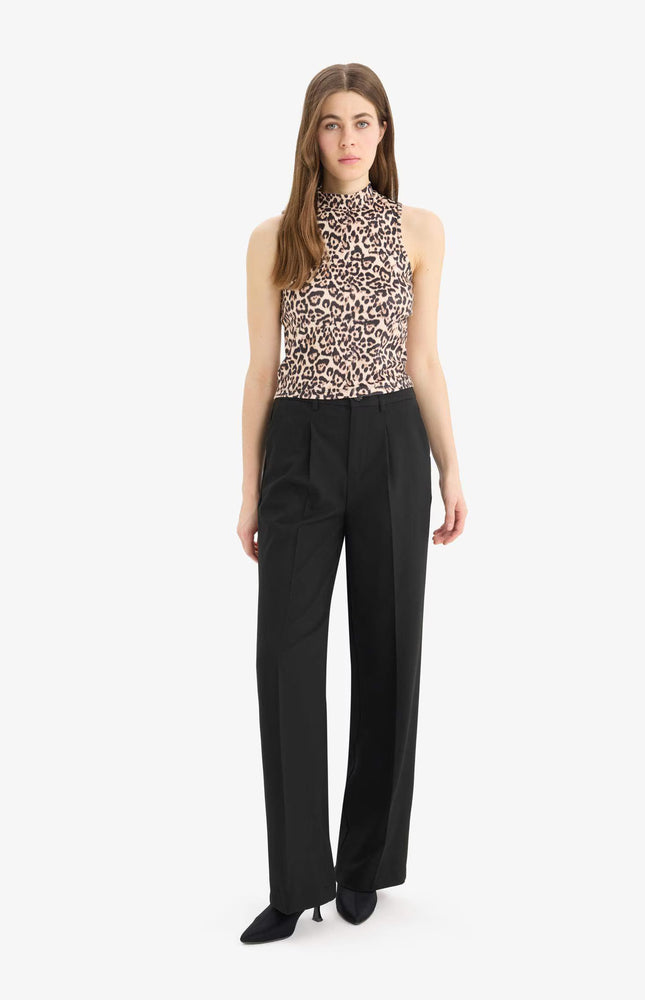 Slim Fit Half Turtleneck Leopard Sleeveless Blouse