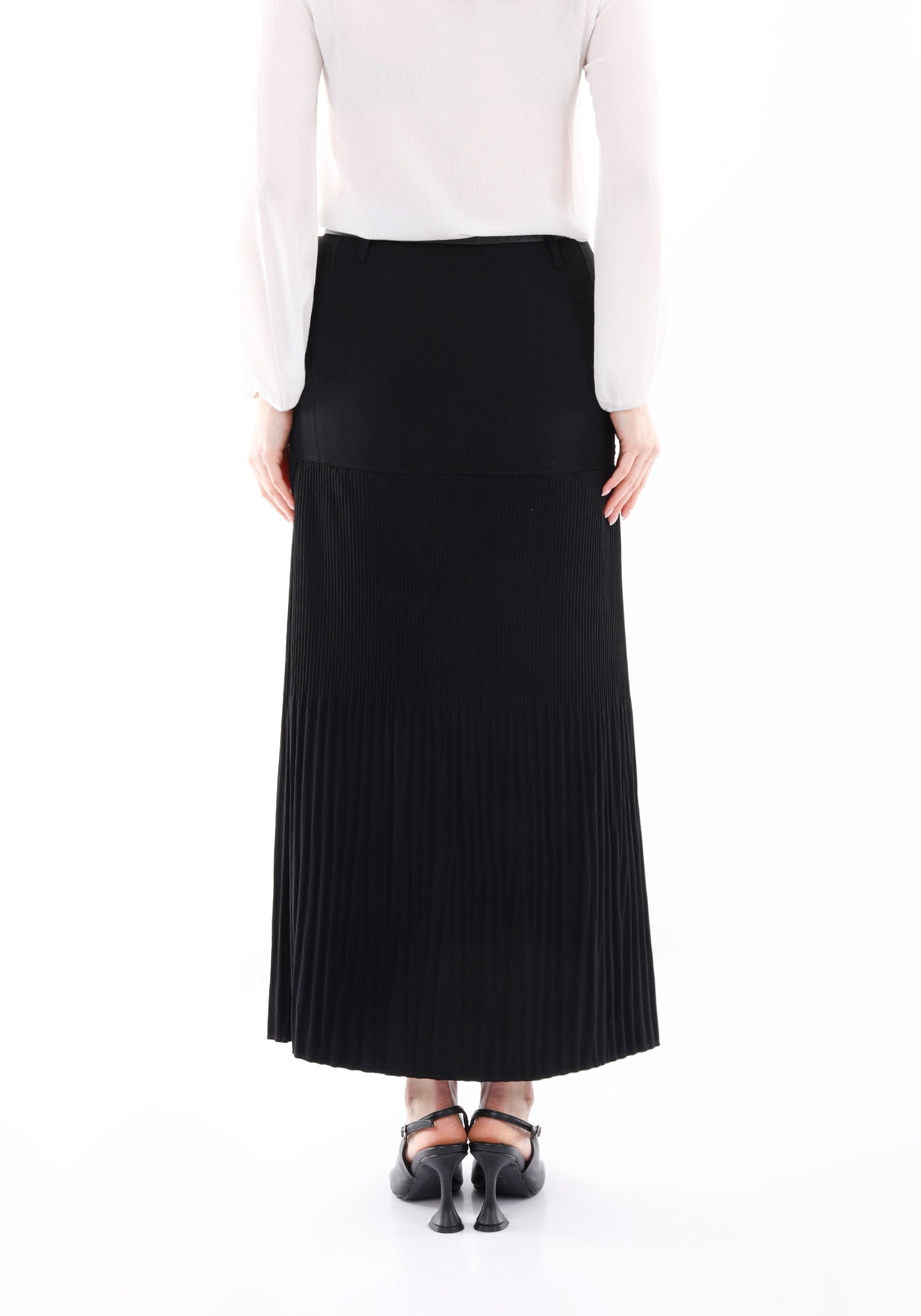 Guzella Women's Black Thin Pleated Maxi Skirt with Floral Belt Guzella