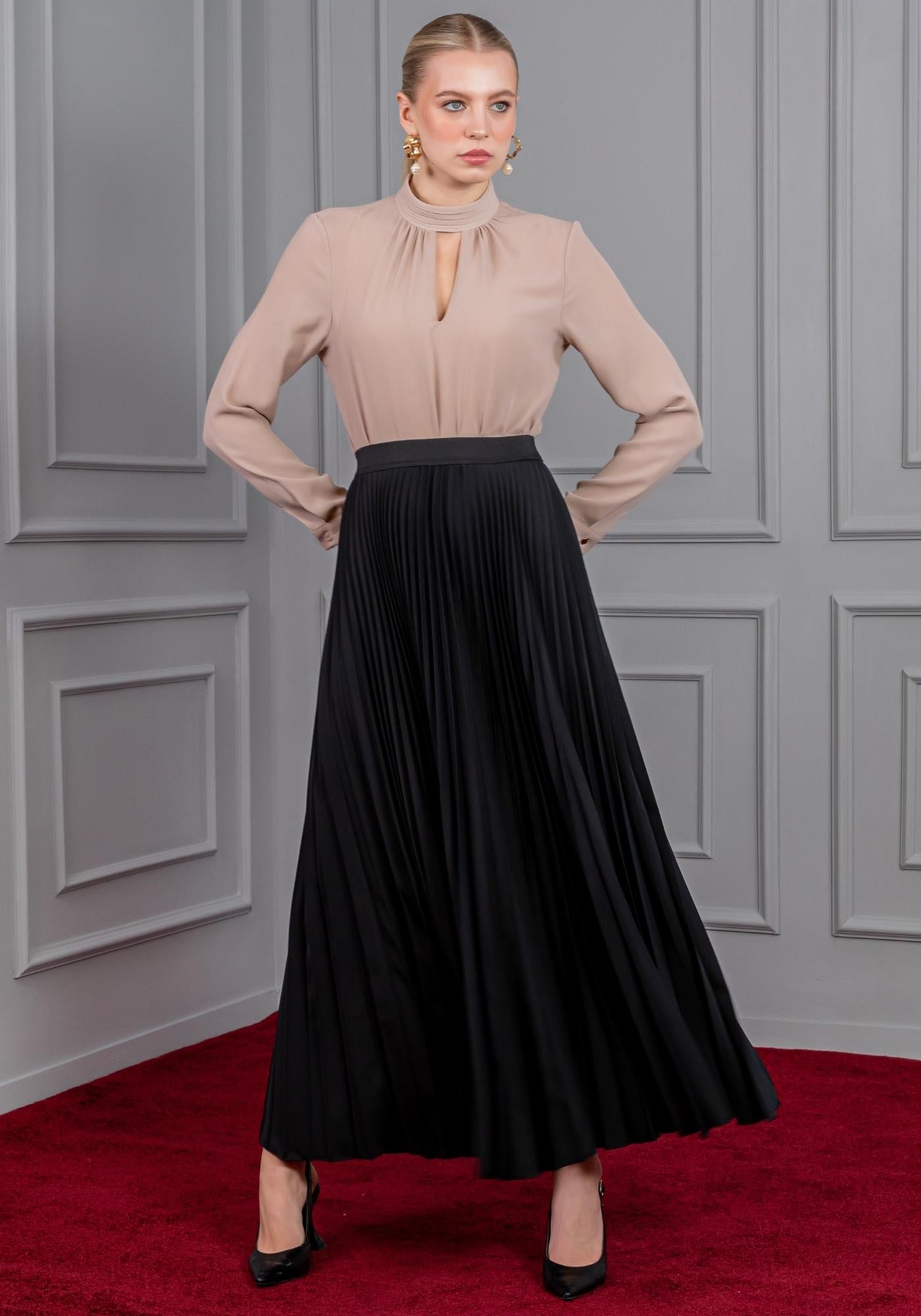 Black Pleated Maxi Skirt with Flowing Plisse Design Guzella